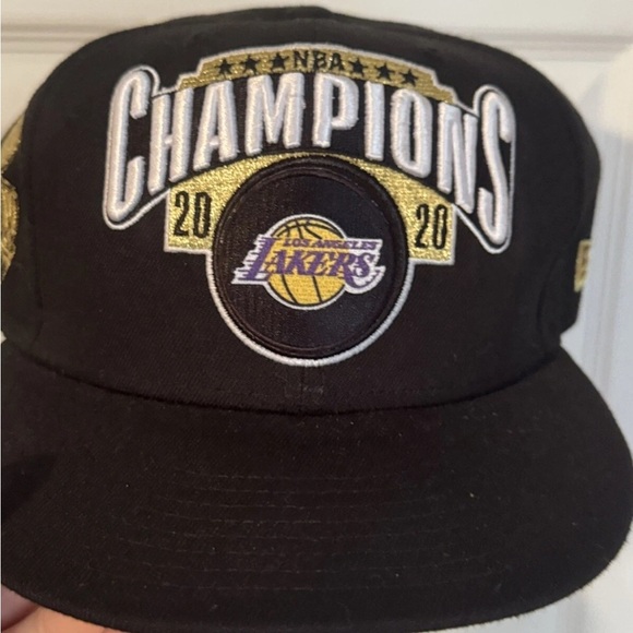 New Era Los Angeles Lakers 2020 NBA Champions Snapback Hat Winners - Picture 3 of 3